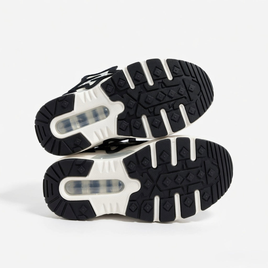 SoftSlipsy Star Platform Sneakers – Black & White Chunky Y2K Streetwear Shoes – Height Boost Casual Trainers