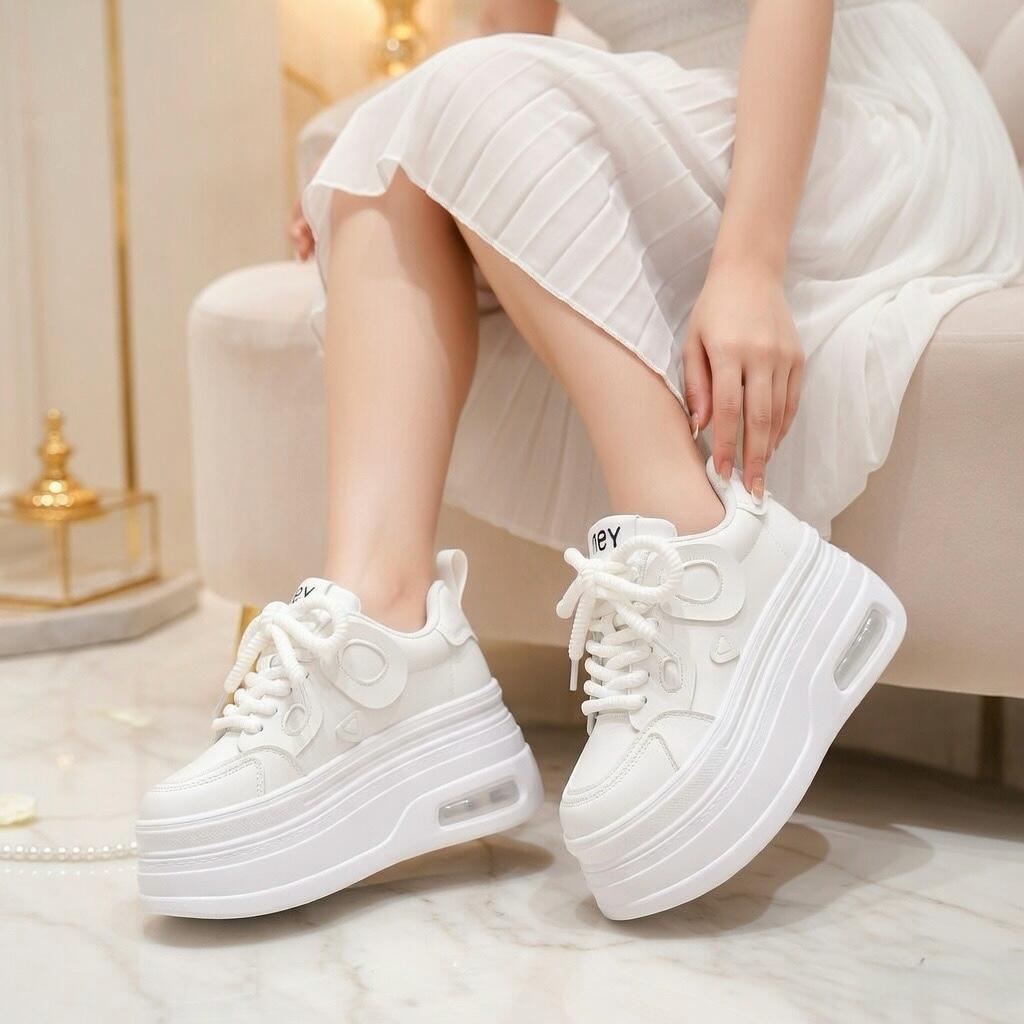 SoftSlipsy Women's Platform Sneakers: Playful Chunky Trainers, Streetwear Comfort Shoes