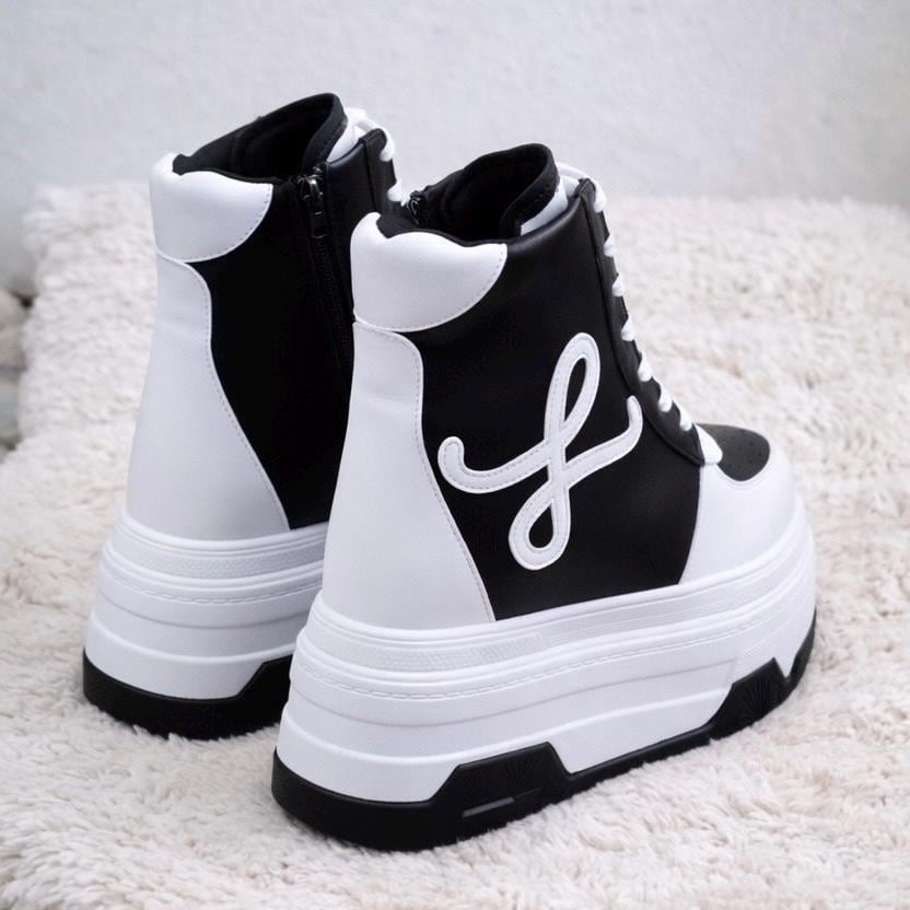 SoftSlipsy 20cm Chunky Platform Sneakers - Black White, Height Boost Boots