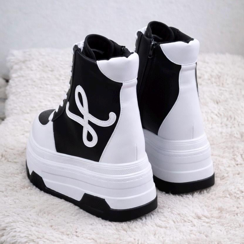 SoftSlipsy 20cm Chunky Platform Sneakers - Black White, Height Boost Boots